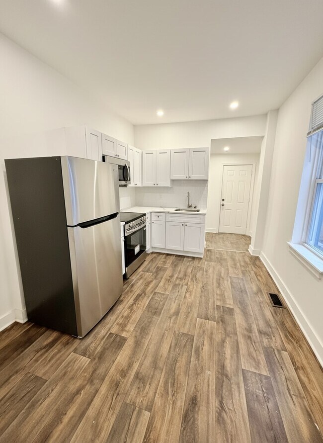 Photo - 2072 Pickwick St