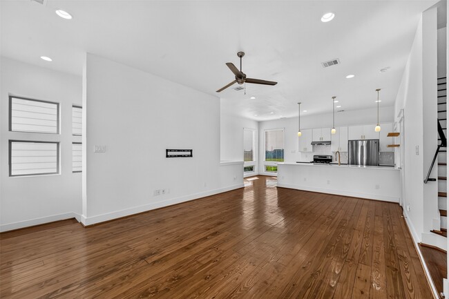 Photo - 205 Riley Ln