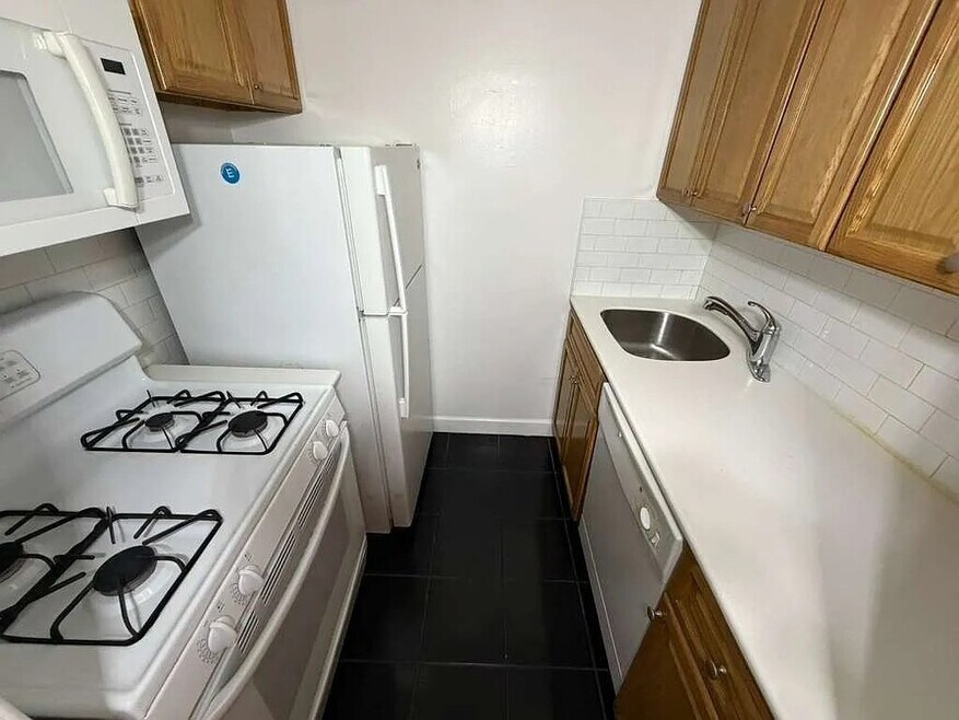 83-33 118th St Unit 3 B