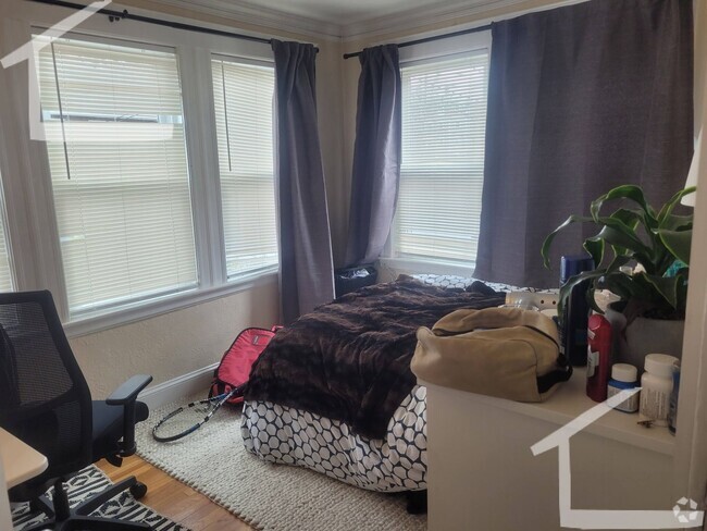 Building Photo - Spacious 3 bedroom Rental