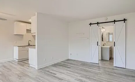 3825 Van Dyke Ave Unit 6