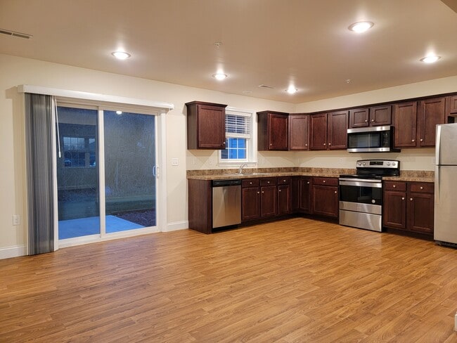 Photo - 143 Cedarwood Dr