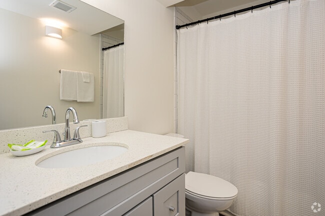 1HAB, 1BA - 700 ft² - Highrise NOLA