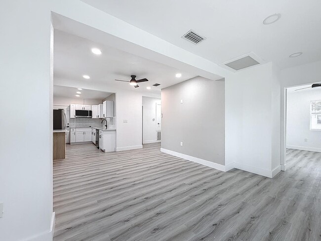 Photo - 303 W Valencia St