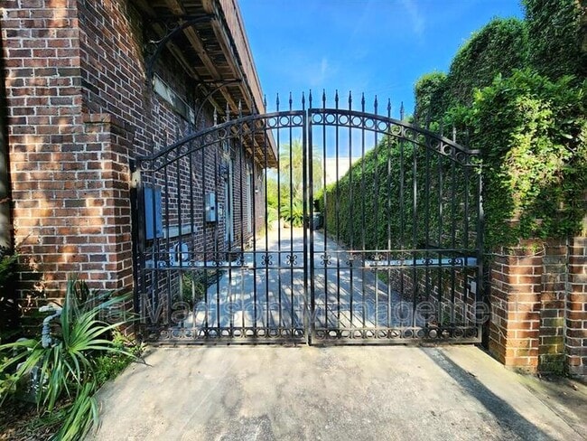 Photo - 464 Montgomery St