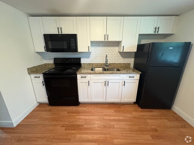 Building Photo - 10918 N Hyacinth Ave Unit Studio Apartment
