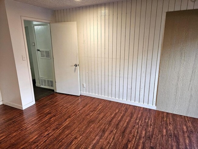 Photo - Large Private Guy Room Downtown ASAP - Balcony, Storage and more Unit 8 - 8A