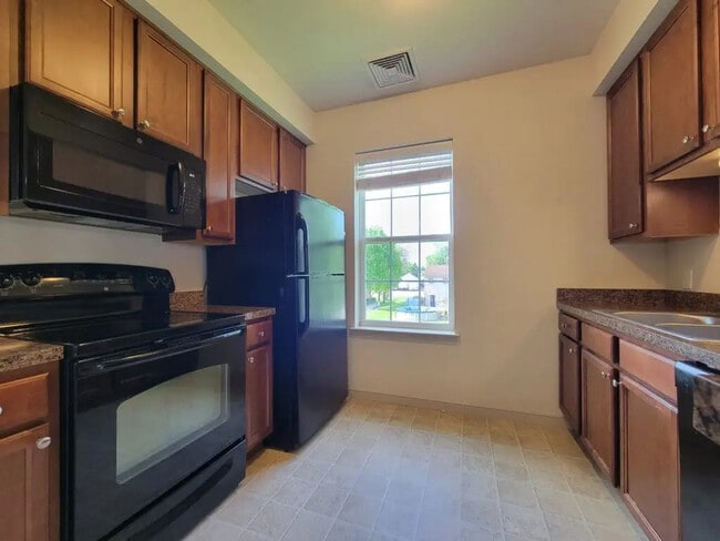 Photo - 2028 Shady Oak Dr