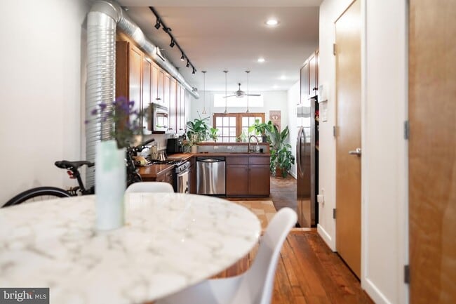 Photo - 221 E Heath St Townhome