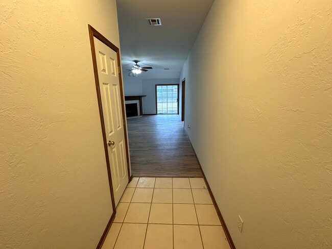 Photo - 3bed/2bath House Available for Rent in Moore Close to I-35!!