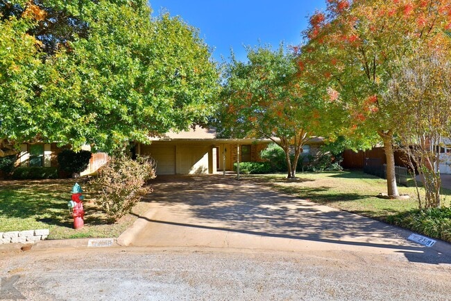 Photo - Cul-de-Sac 3/2/2; Ward, Madison, Cooper schools