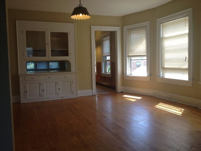 Building Photo - 2916 N Cramer St Unit Upper