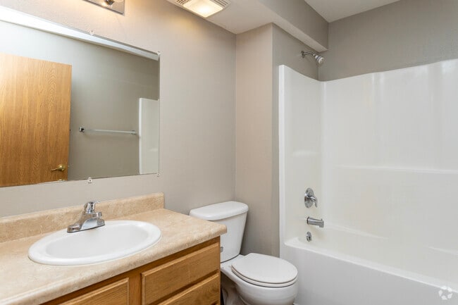 2BR, 1 BA - 1,090SF