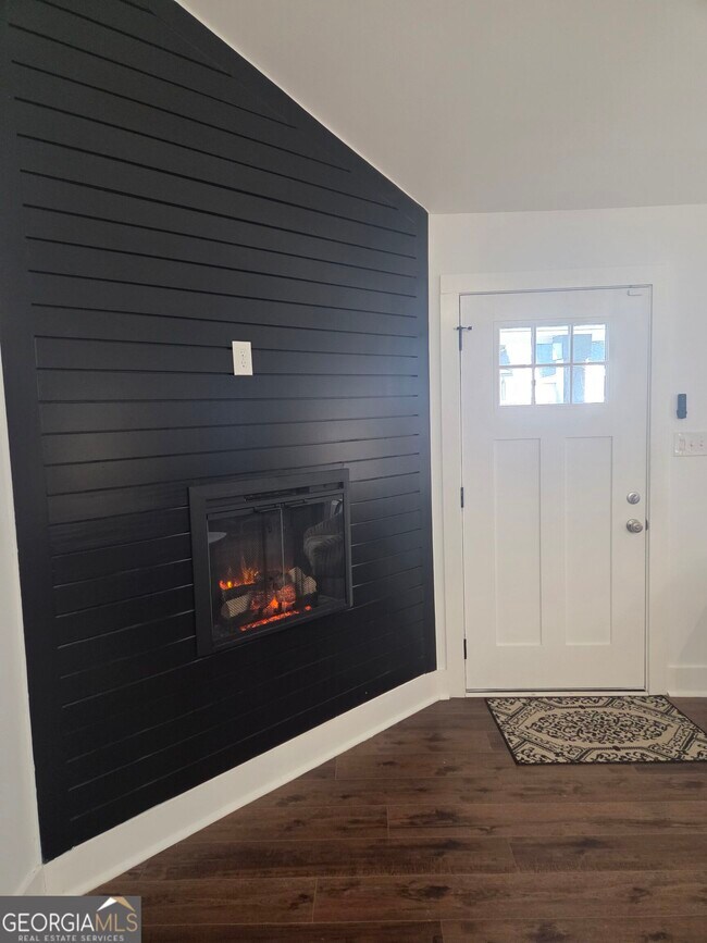 Photo - 755 Bonnie Brae Ave SW