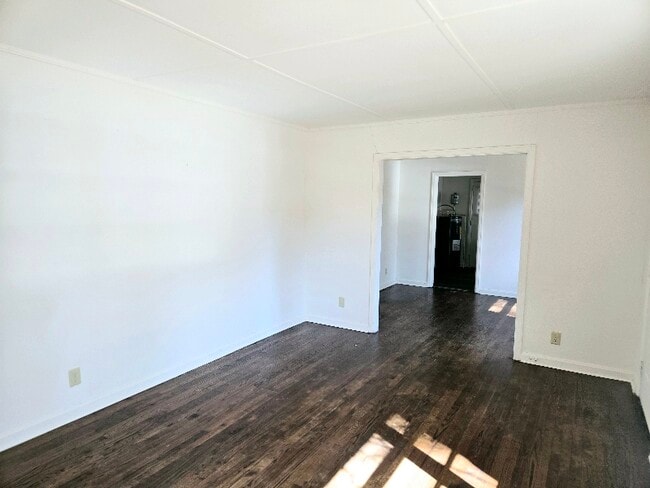 Photo - 2020 Regent St