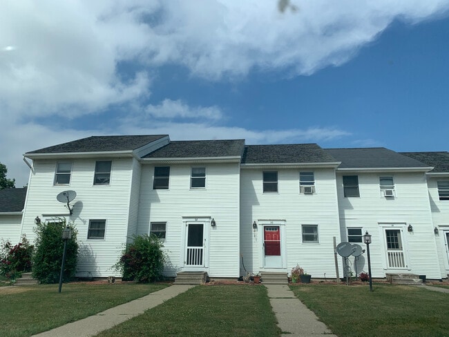 Building Photo - Oakwood Townhomes