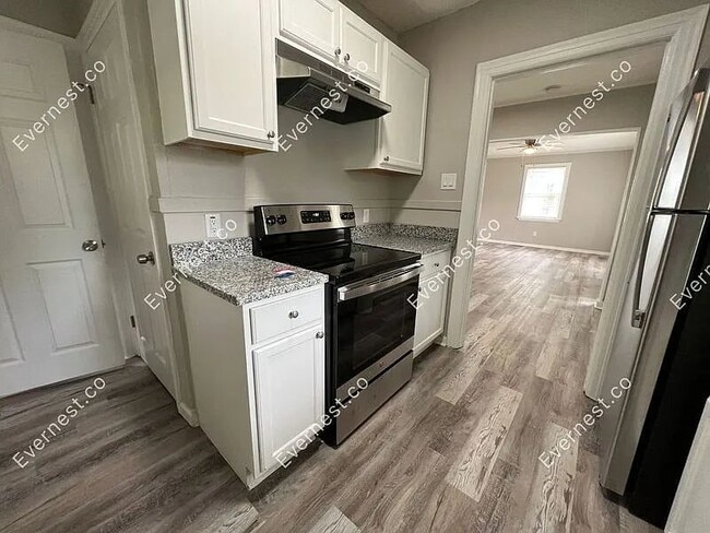 Photo - 1418 Division St