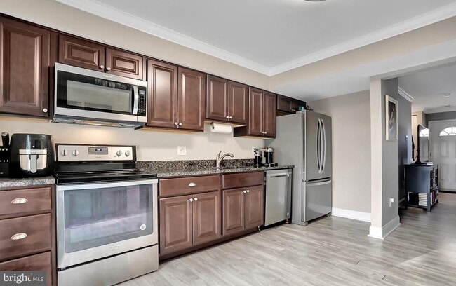 Photo - 577 Lancaster Pl