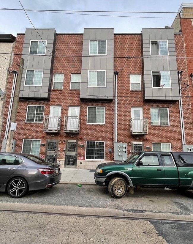 Building Photo - 615 N 11th St Unit 3