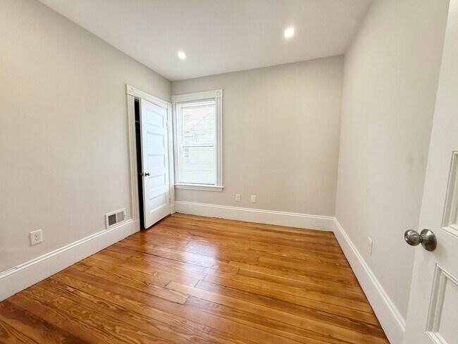 Photo - 71 Saxton St Unit 3