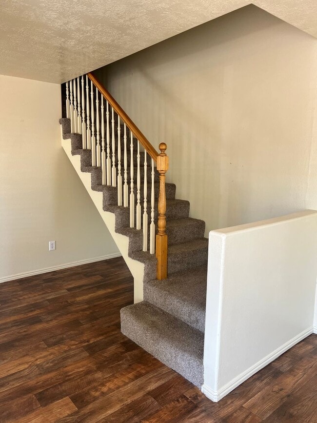 Photo - Nice 3 Bedroom, 2.5 bathroom townhome in S...