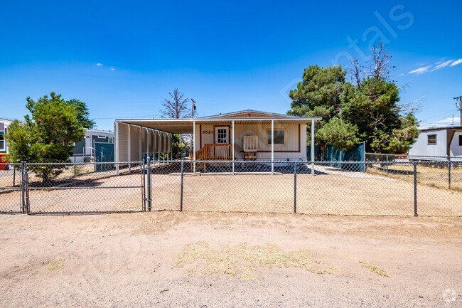 Building Photo - LARGE LOT...FULLY FENCED. Rental