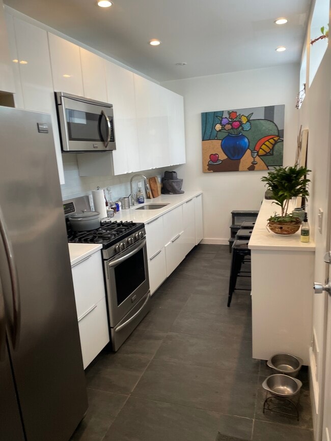 Photo - 2340 E Boston St