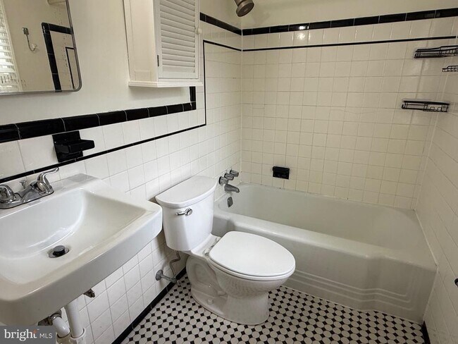 Photo - 2115 N Potomac St