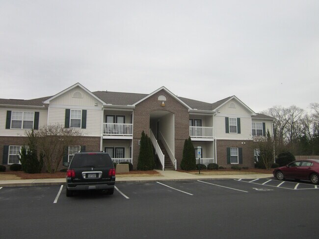 Photo - Laurel Pointe