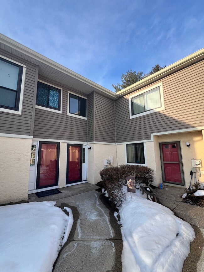 Building Photo - 53 Ember Ln Unit 53