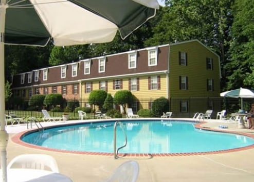 Building Photo - Colonial Towne Apartments