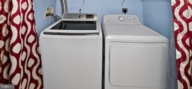 Photo - 2483 Lakeside Drive