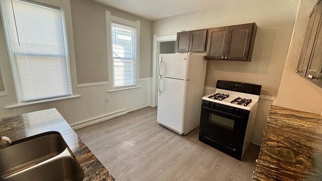 Building Photo - 1207 E Kane Pl Unit Lower