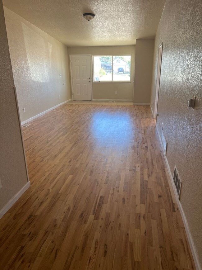 Photo - Great 3 Bedroom 2 Bath unit
