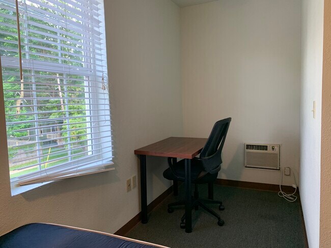 Photo - 601 W Green St