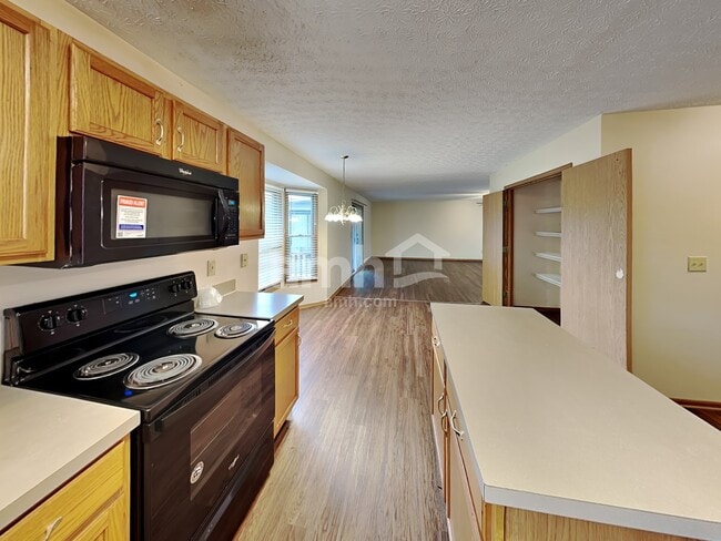 Photo - 5016 Scalton Pl