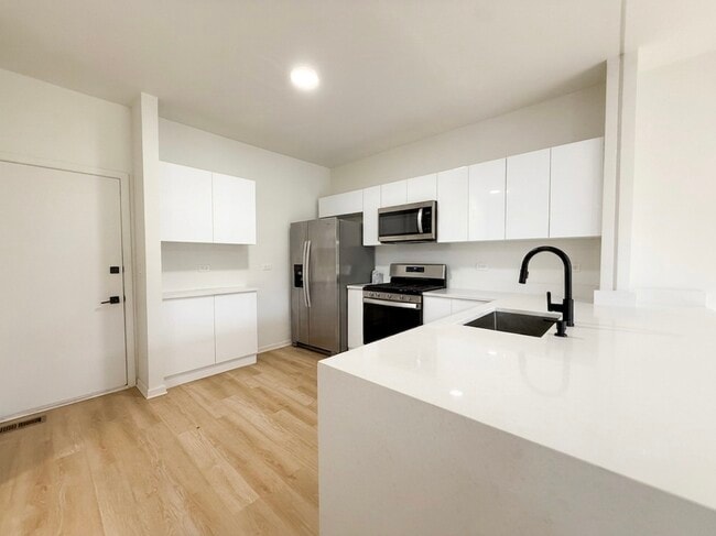 Photo - 1089 Ellsworth Dr