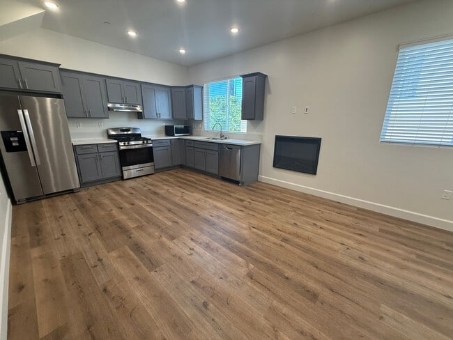 Photo - Beautiful 1-Bedroom Condo with an Office Space in Sherman Oaks! Unit 102