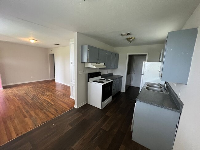 1806 Pepper Dr