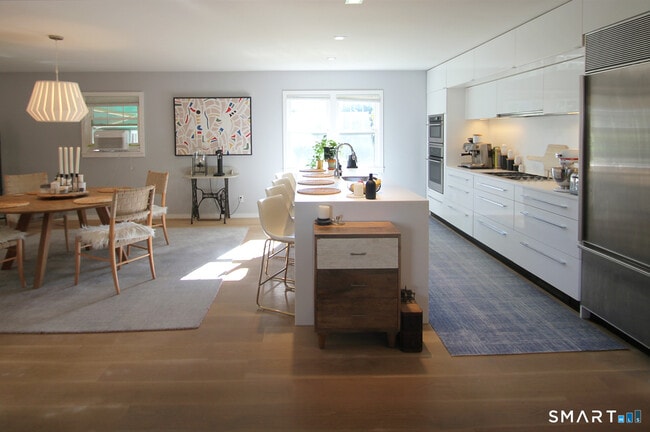 Photo - 83 Quinlan Ave