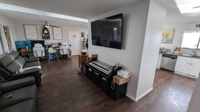 Photo - 921 Woodridge Dr