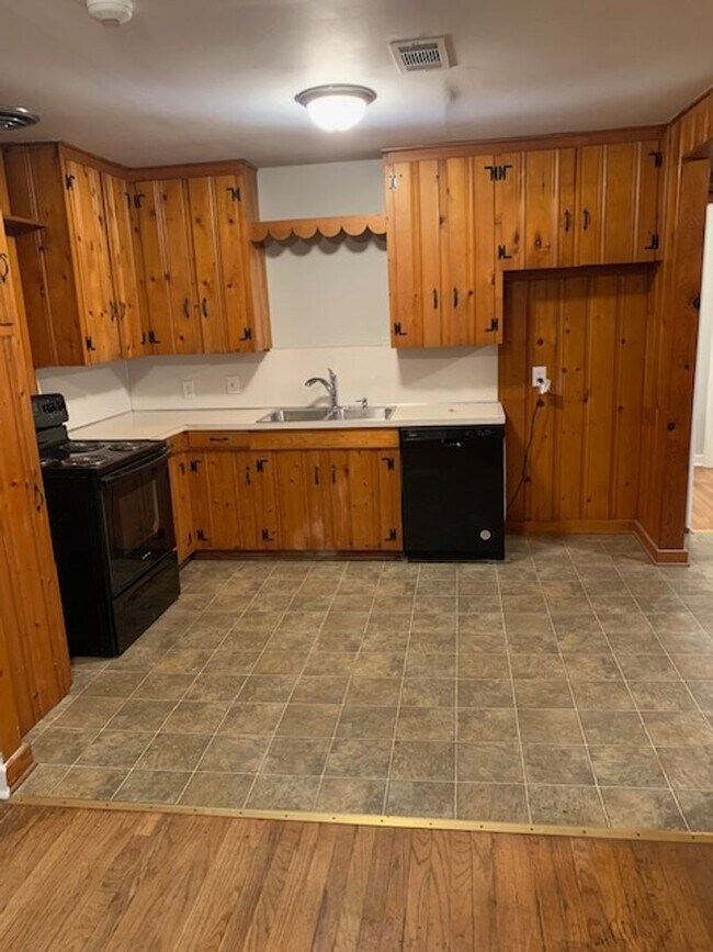 Photo - Renovated 3 Bedroom 2 Bath Home for Rent!