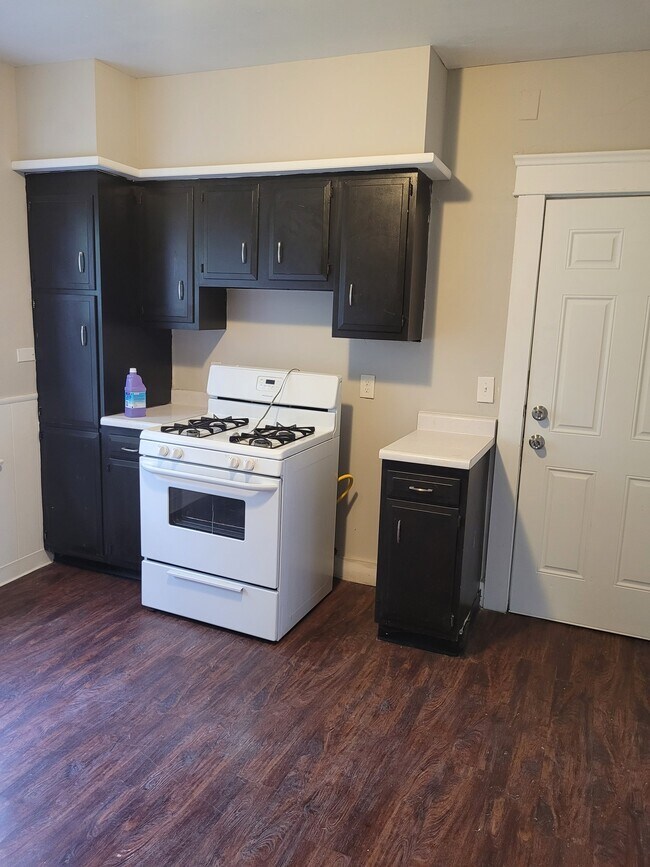 Photo - 506 E 140th St Unit upper