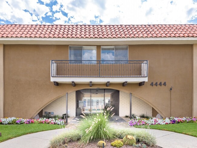 Building Photo - Carson Oakwood Apartments