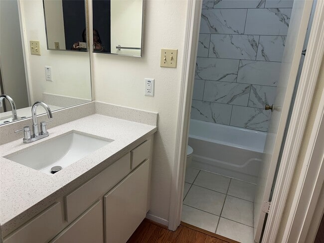 Photo - 2121 Hepburn St Unit 104