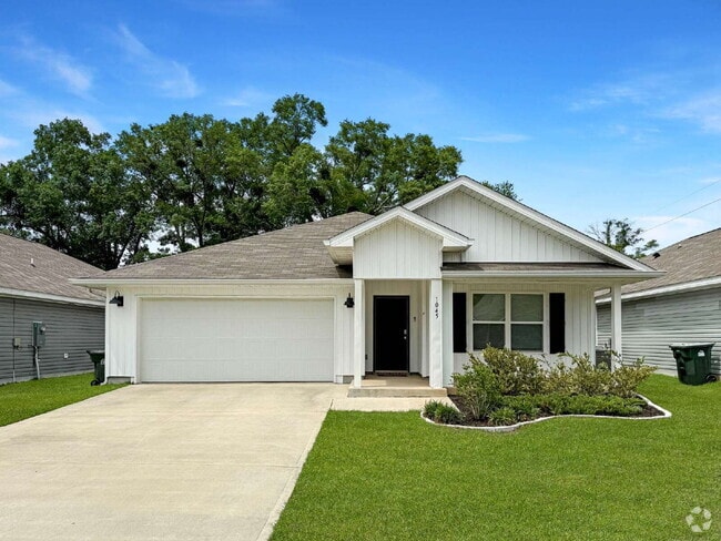 Building Photo - Spacious 4-Bedroom Rental in Quiet Pensaco...