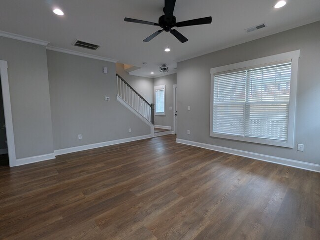 Photo - 568 Lowndes Hill Rd