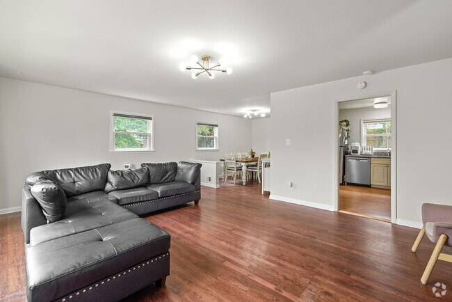 Building Photo - Affordable, Spacious AND Convenient Walk t... Rental