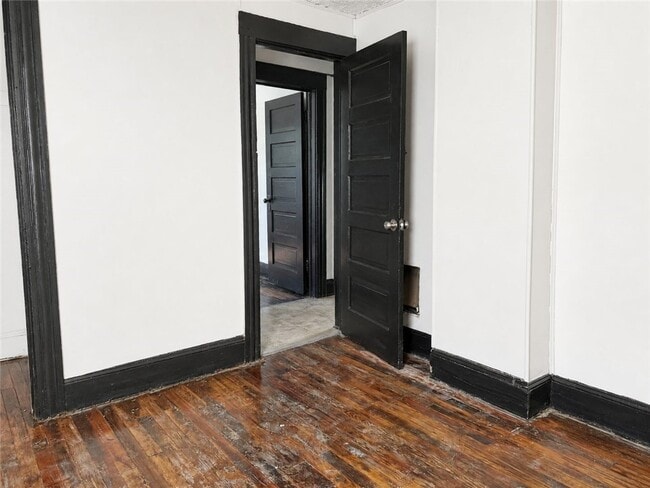 Photo - 115 Mohawk St