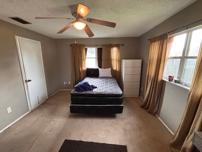 Photo - 2601 Kimberly Dr House